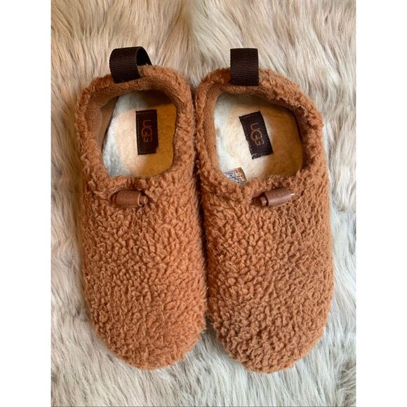 UGG Plushy Slipper Size 7 - Picture 2 of 9